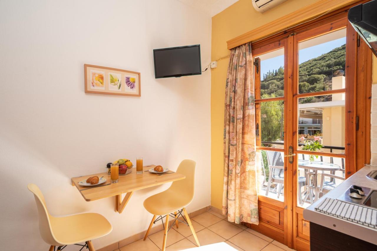 Alexatos Studios & Apartments Айя-Евфимия Экстерьер фото