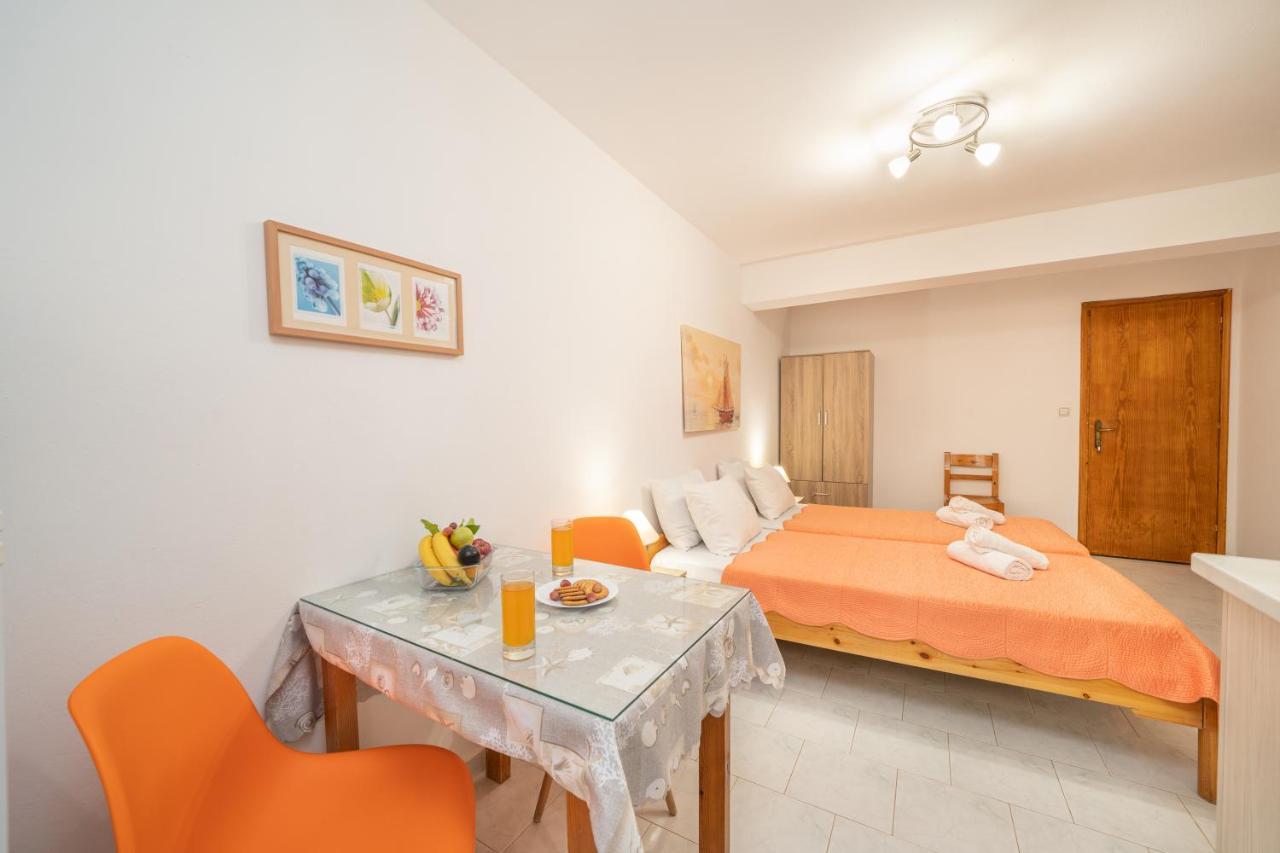 Alexatos Studios & Apartments Айя-Евфимия Экстерьер фото